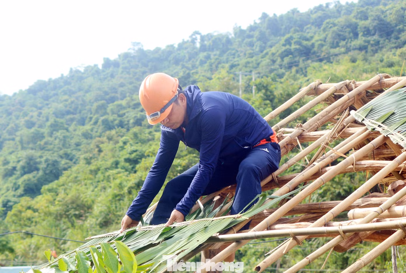Xác định phòng đọc sách là nơi giải trí, thư giãn rất quan trọng, cũng là nơi bổ sung kiến thức cho các em học sinh, vì thế giáo viên, phụ huynh cố gắng hoàn thiện trong thời gian sớm nhất để kịp đón năm học mới.