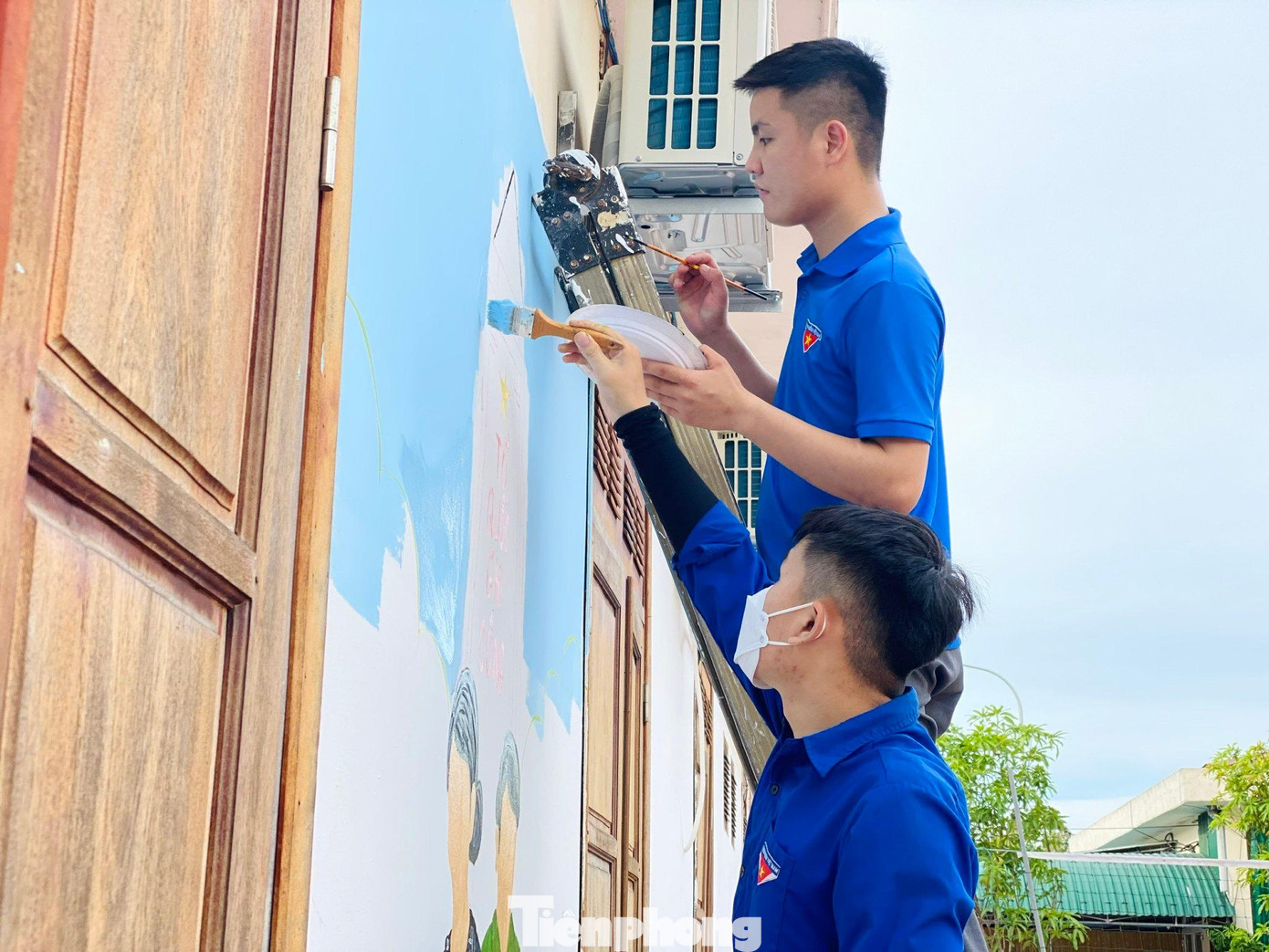 Hoạt động ý nghĩa này thu hút gần 100 đoàn viên, thanh niên trên địa bàn huyện tham gia.