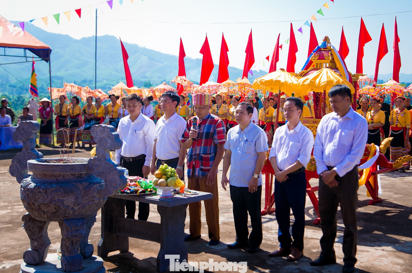 Lễ tế tại đền thờ.