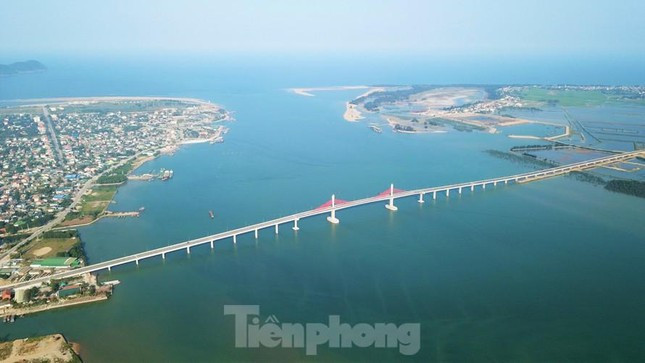 Cầu Cửa Hội bắc qua sông Lam nối Nghệ An - Hà Tĩnh Cầu Cửa Hội bắc qua sông Lam nối Nghệ An - Hà Tĩnh