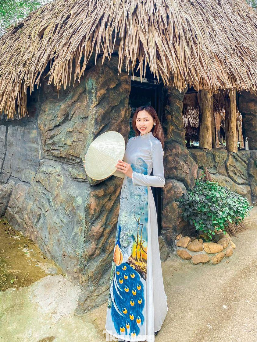 Đằm thắm, duyên dáng trong tà áo dài