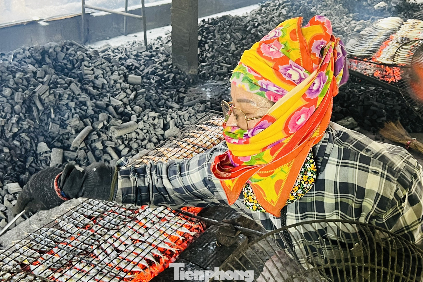 Theo chị Hoa, nghề nướng cá yêu cầu tỉ mỉ, khéo léo, chịu khó. Nếu không chịu khó, kiên trì thì không sống được với nghề.