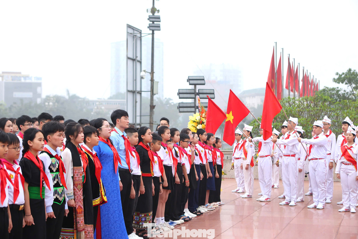 Sáng cùng ngày, Ban Thường vụ Tỉnh Đoàn, Hội đồng Đội tỉnh Nghệ An đã tổ chức Lễ dâng hương và báo công với Bác tại Quảng trường Hồ Chí Minh. Sáng cùng ngày, Ban Thường vụ Tỉnh Đoàn, Hội đồng Đội tỉnh Nghệ An đã tổ chức Lễ dâng hương và báo công với Bác tại Quảng trường Hồ Chí Minh.