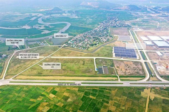 Con đường cũ xuống cấp cắt qua khu công nghiệp đã được đóng và thay thế con đường mới, khang trang.