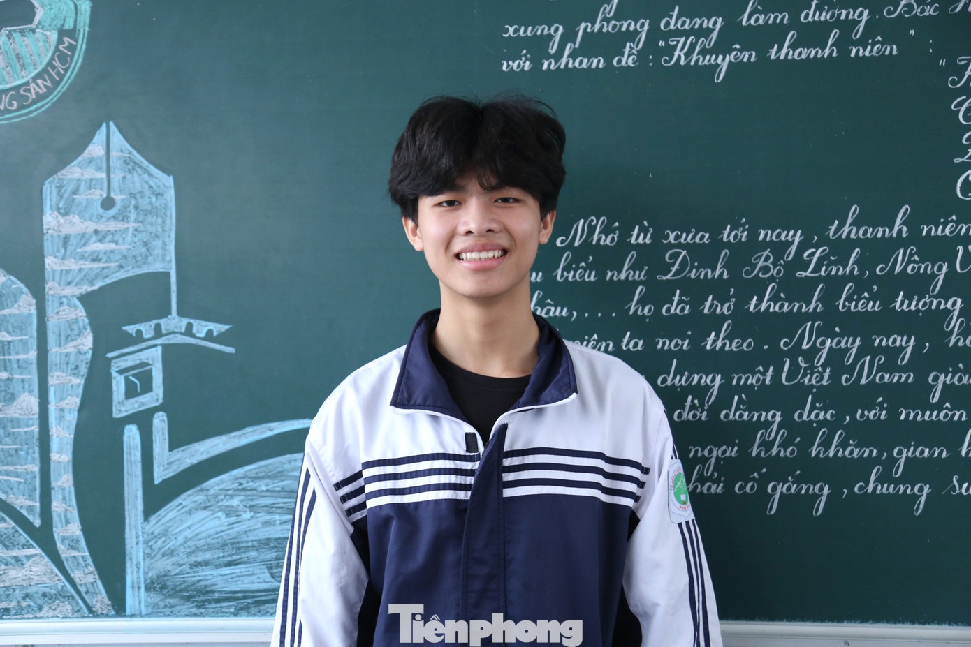 Nguyễn Quốc Cường là học sinh người Thái, hiện đang học lớp 12A1 tại Trường PT DTNT THPT số 2 Nguyễn Quốc Cường là học sinh người Thái, hiện đang học lớp 12A1 tại Trường PT DTNT THPT số 2