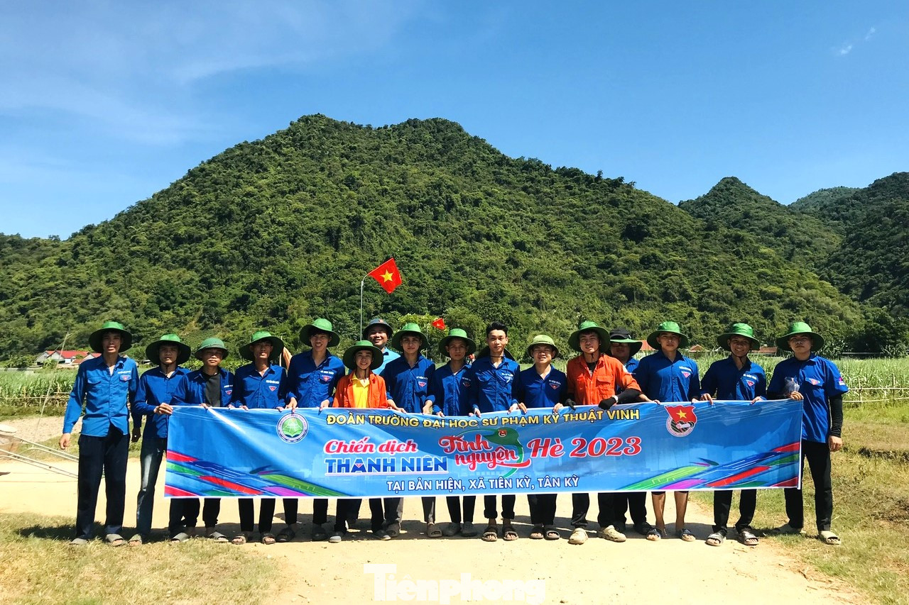 “Những công trình, phần việc trên nhằm khẳng định sự đóng góp cụ thể, thiết thực, ý nghĩa nhất của cán bộ, đoàn viên thanh niên, các tình nguyện viên trong quá trình tham gia xây dựng nông thôn mới, thể hiện tinh thần xung kích, sáng tạo, tình nguyện của tuổi trẻ”, Bí thư Đoàn xã Tiên Kỳ Lô Hồng Tượng chia sẻ.