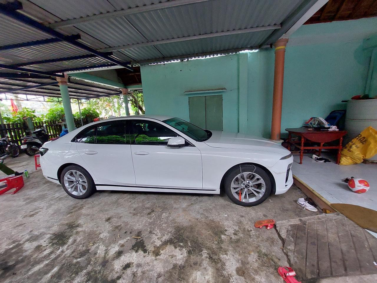 Chiếc xe ô tô là tang vật vụ án được cất giấu tại nhà Nguyễn Tiến Cả Chiếc xe ô tô là tang vật vụ án được cất giấu tại nhà Nguyễn Tiến Cả