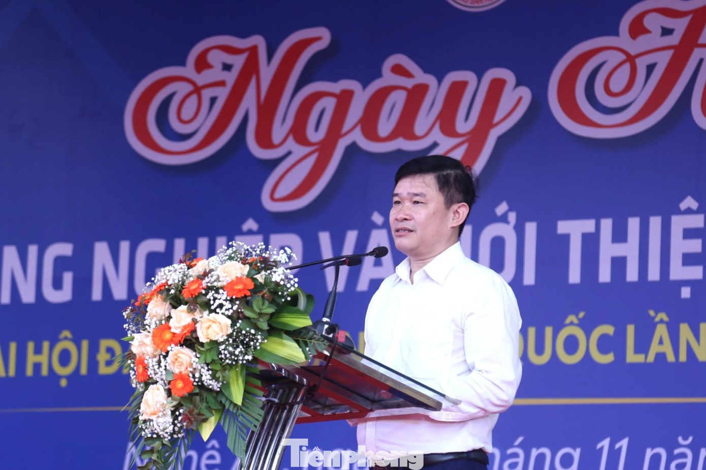 Ông Cái Quang Bình, Giám đốc Trung tâm hỗ trợ thanh thiếu nhi Việt Nam phát biểu khai mạc ngày hội. Ông Cái Quang Bình, Giám đốc Trung tâm hỗ trợ thanh thiếu nhi Việt Nam phát biểu khai mạc ngày hội.