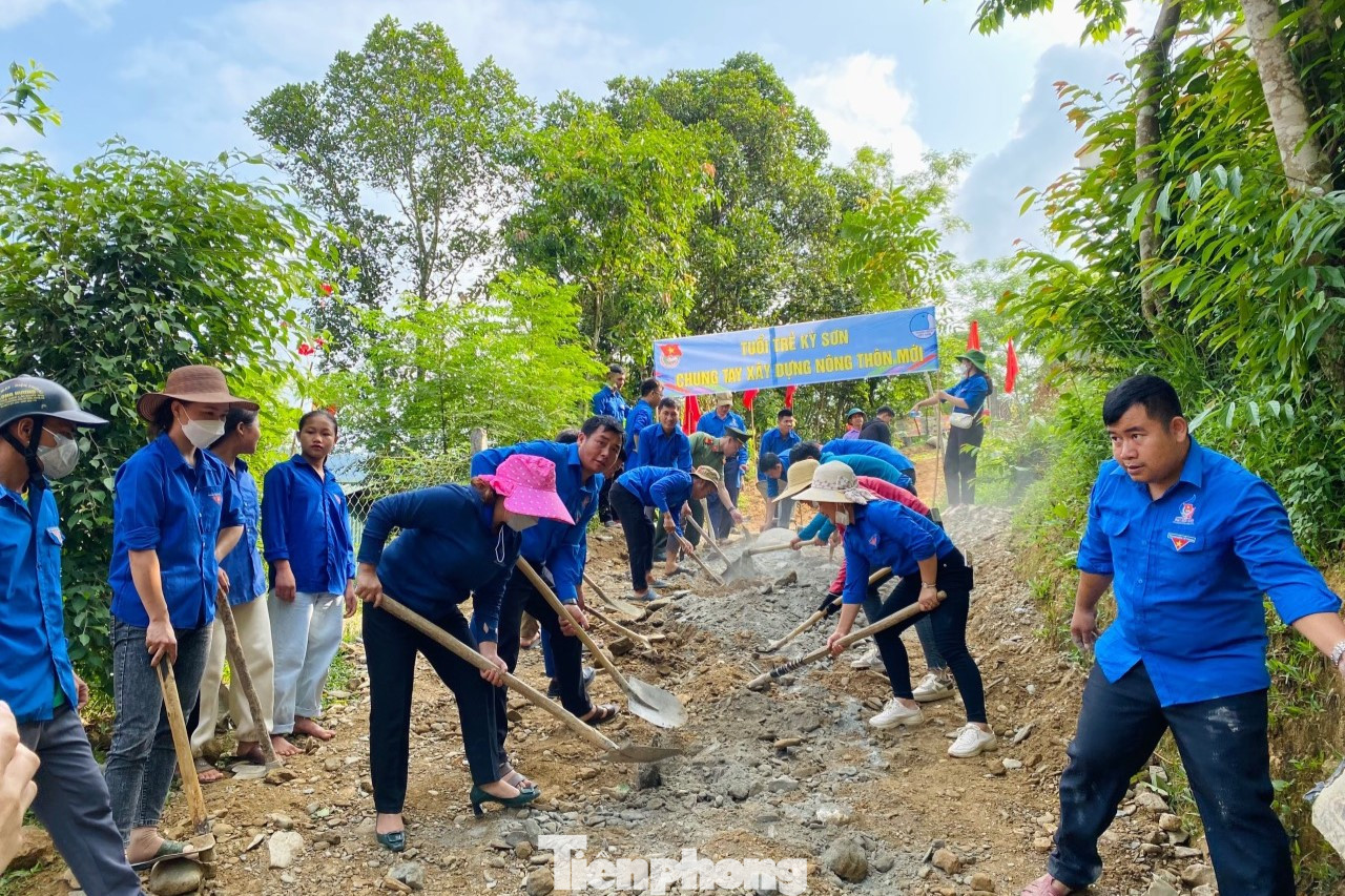 Cùng ngày, tại các cơ sở Đoàn, đoàn viên thanh niên cũng hưởng ứng sôi nổi với nhiều hoạt động ý nghĩa.