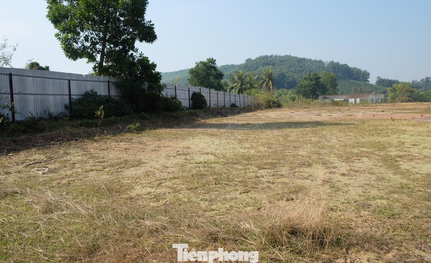 Đến nay toàn bộ khu đất vẫn chỉ là một bãi đất trống được quây kín tôn