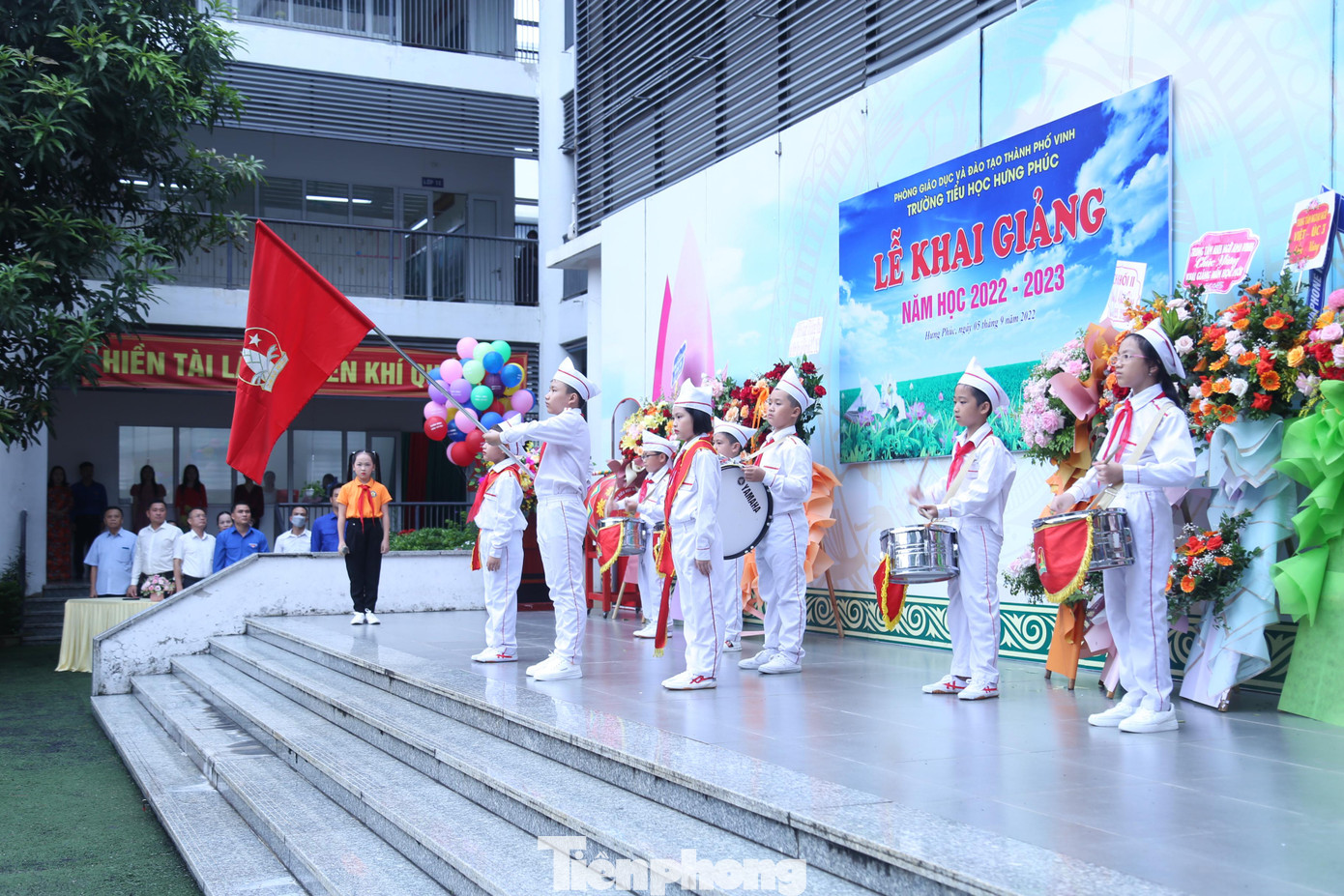 Sáng 5/9, hơn 800.000 học sinh trên địa bàn tỉnh Nghệ An chính thức bước vào năm học mới 2022-2023. Sáng 5/9, hơn 800.000 học sinh trên địa bàn tỉnh Nghệ An chính thức bước vào năm học mới 2022-2023.