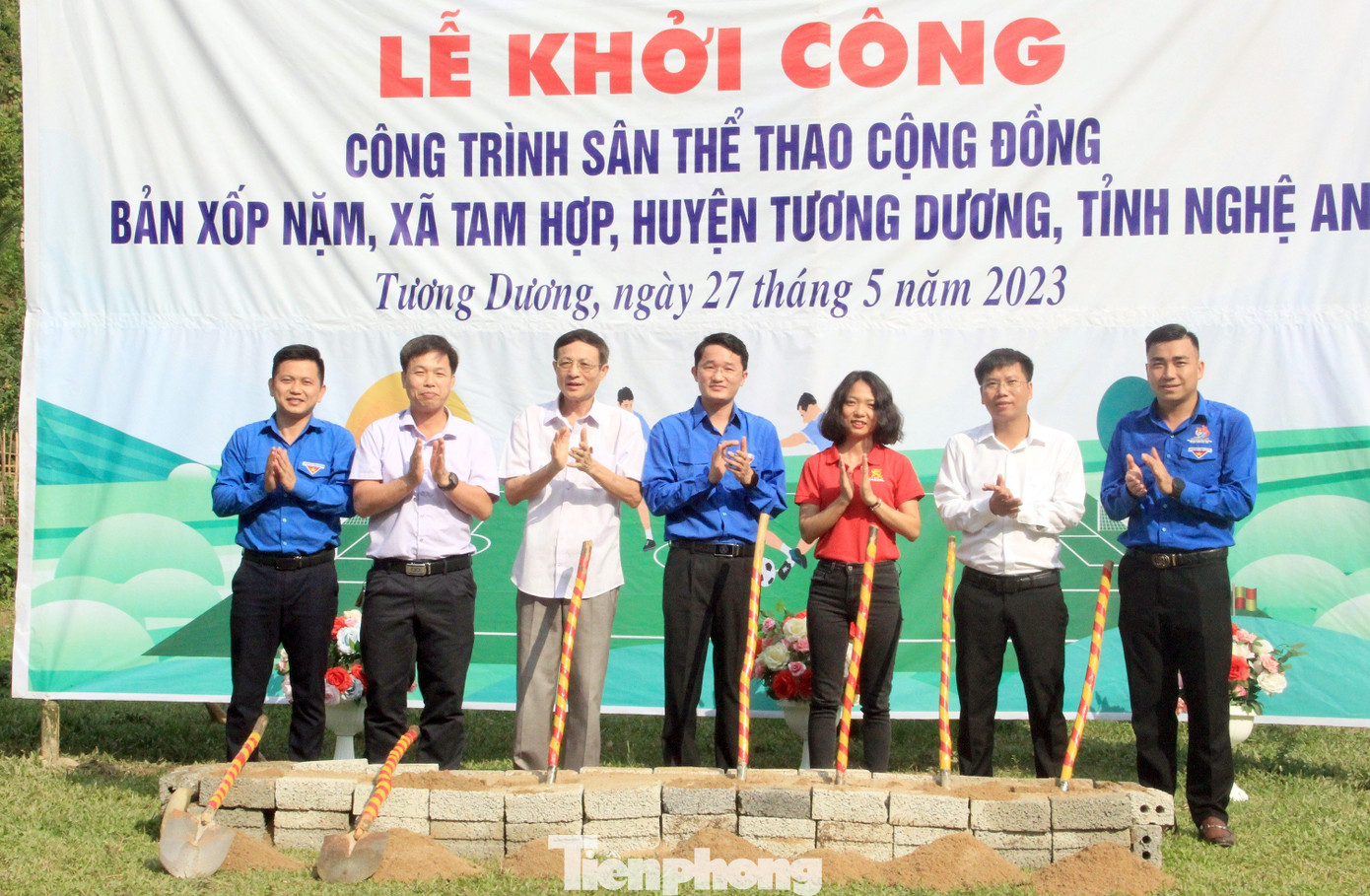 Tại huyện Tương Dương, Tỉnh Đoàn Nghệ An tổ chức Lễ khởi công xây dựng sân chơi thể thao cộng đồng tại xã Tam Hợp.