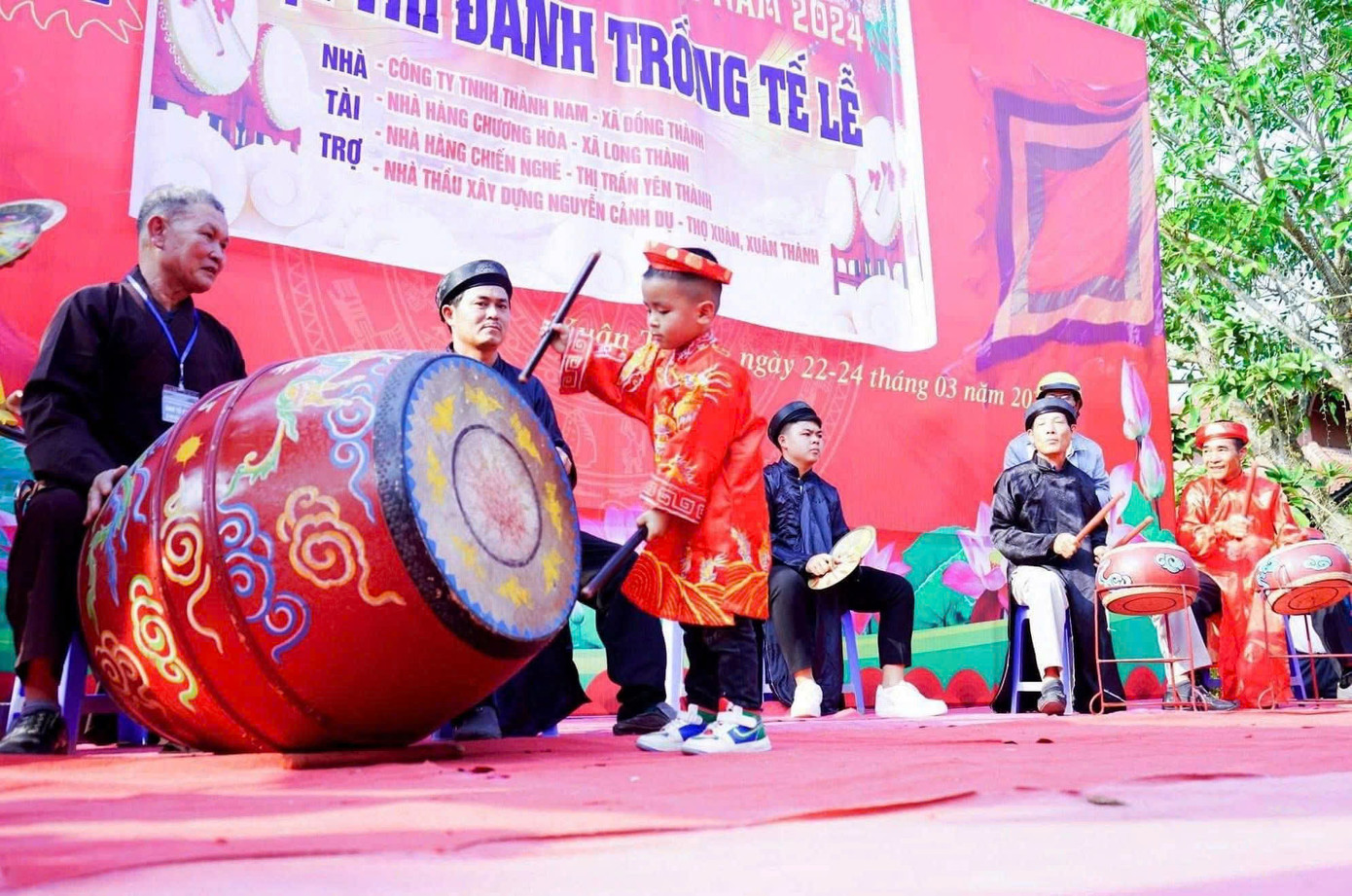 Đánh trống tế ở Yên Thành