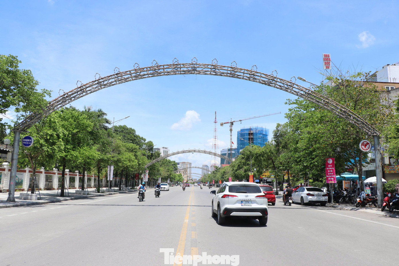 Tương tự, đất hai bên mặt đường Hồ Tùng Mậu (phường Trường Thi) cũng được điều chỉnh giá lên 150 triệu đồng/m2.