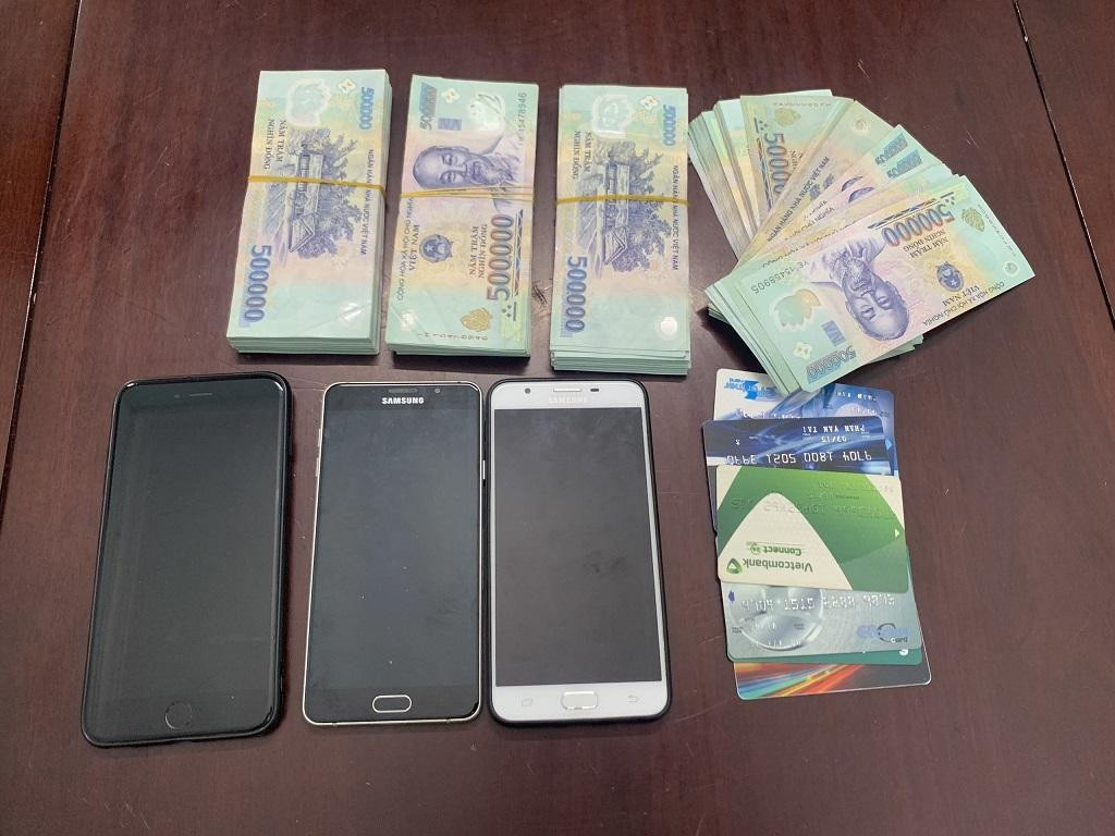 Tang vật bị công an thu giữ Tang vật bị công an thu giữ