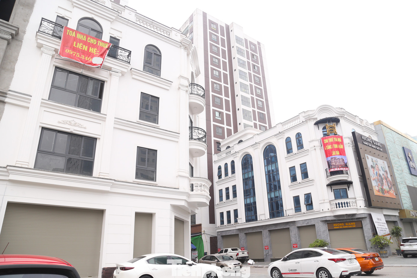 Dù nằm ở vị trí đắc địa, 2 mặt tiền nhưng những căn nhà biệt thự liền kề này vẫn khó tìm được khách thuê.