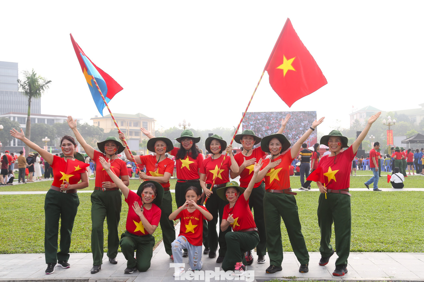 Chương trình diễu binh, diễu hành không chỉ là một sự kiện văn hóa - chính trị có ý nghĩa đặc biệt, mà còn là dịp để người dân cả nước thể hiện lòng tri ân, niềm tự hào về chặng đường lịch sử 50 năm hào hùng của dân tộc.