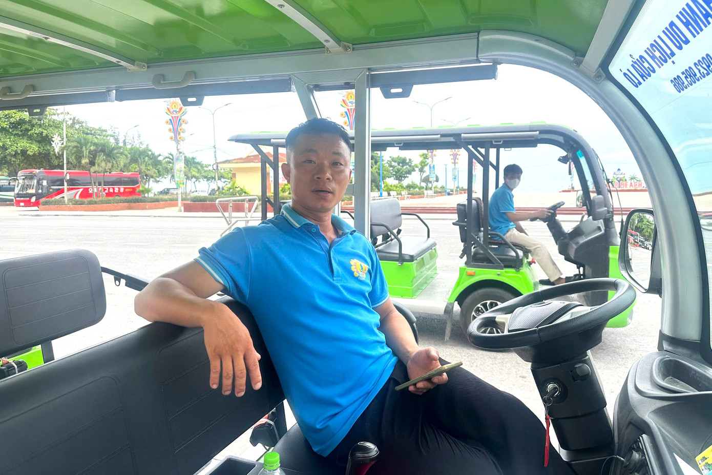 Anh Trần Văn Liêu chia sẻ khó khăn nếu phải dừng hoạt động xe điện. Anh Trần Văn Liêu chia sẻ khó khăn nếu phải dừng hoạt động xe điện.