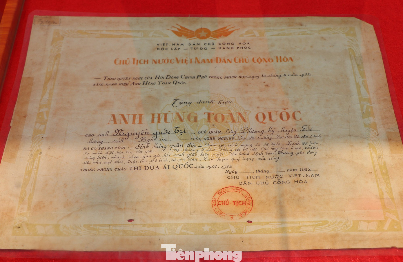 Bằng “Anh hùng toàn quốc” của anh Nguyễn Quốc Trị (huyện Đô Lương, tỉnh Nghệ An), Đại đội trưởng Đại đội 308.