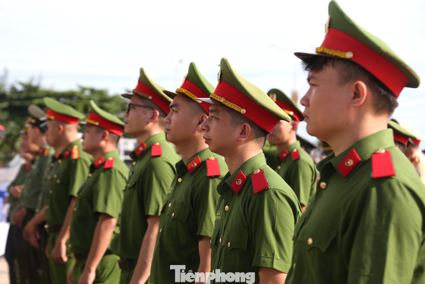 Buổi lễ ra quân nhằm hưởng ứng Ngày Môi trường thế giới (ngày 5/6) và Tháng hành động vì môi trường năm 2025, thu hút hơn 100 cán bộ, chiến sĩ Công an tham gia.