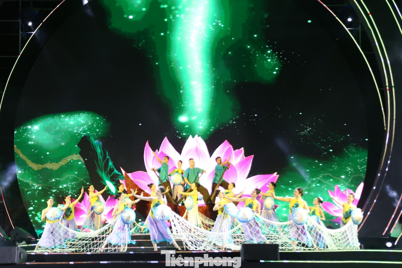 Các tiết mục văn nghệ đặc sắc biểu diễn tại Lễ bế mạc.