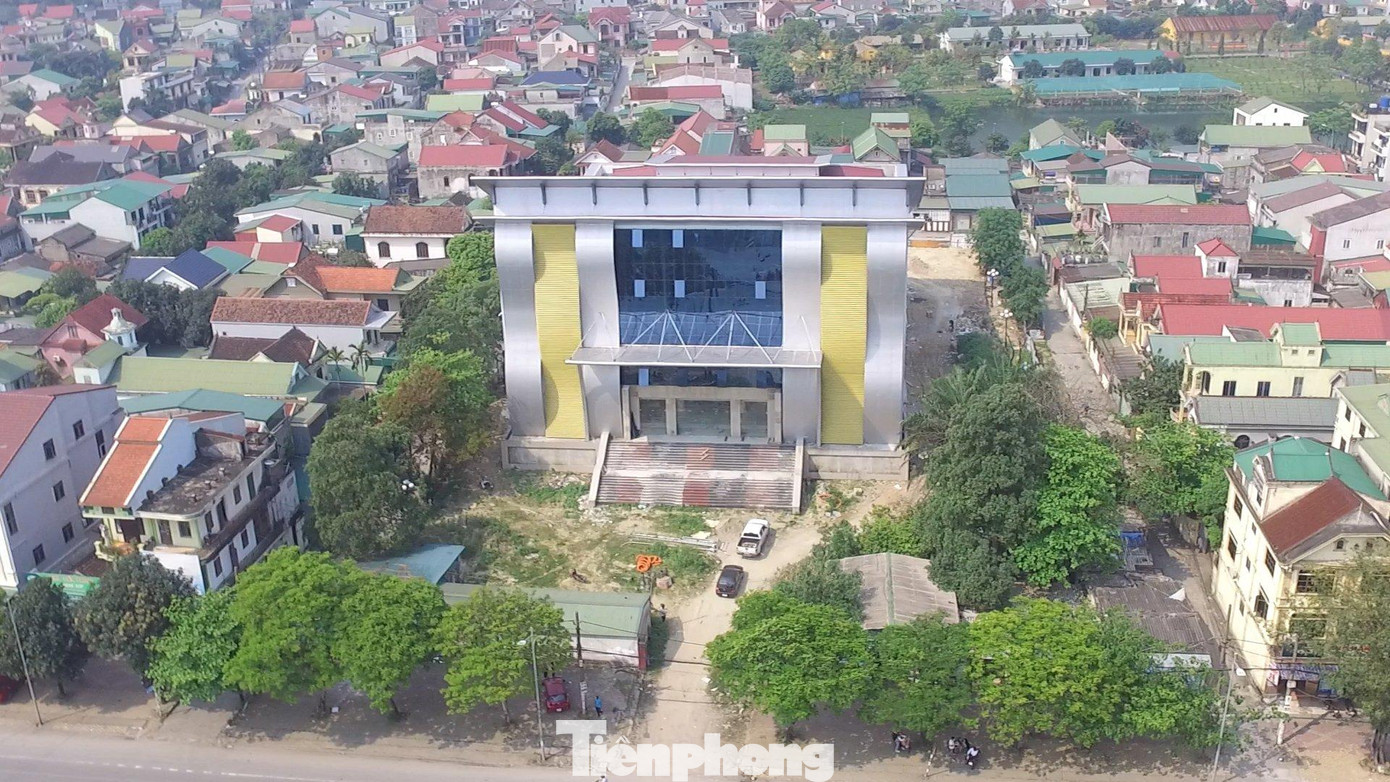 Dự án Trung tâm bảo tồn và phát huy di sản dân ca Ví, Giặm Nghệ Tĩnh (phường Trung Đô, TP Vinh, Nghệ An) giai đoạn 1 được phê duyệt ngày 28/10/2015 từ nguồn vốn ngân sách Trung ương theo Chương trình mục tiêu phát triển văn hóa – thể thao với mức đầu tư 69 tỷ đồng. Dự án do Sở Văn hóa, Thể thao và Du lịch tỉnh Nghệ An làm chủ đầu tư; Công ty CP xây dựng Hoàng Kim thi công.