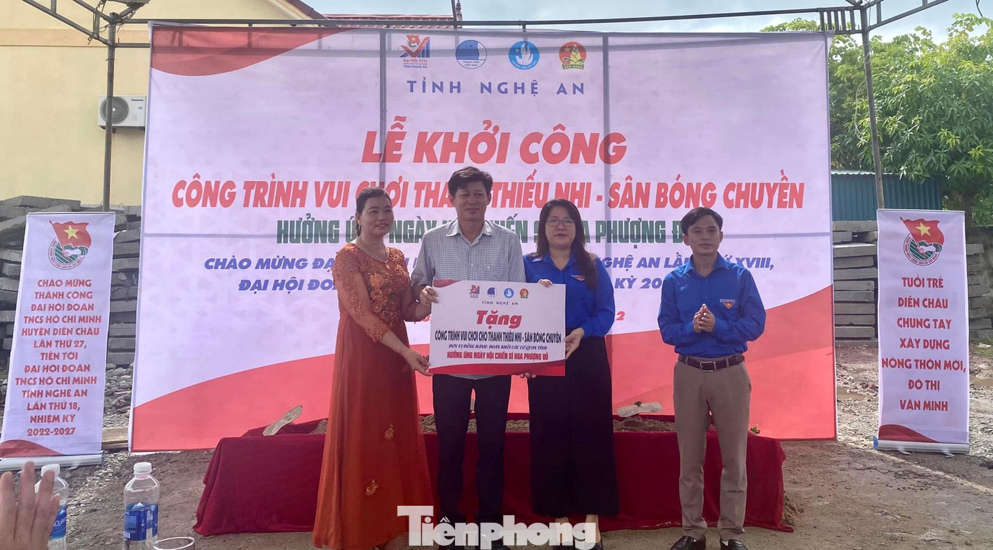 Khởi công xây dựng Sân chơi cho thiếu nhi tại xóm Đông Phú, xã Diễn Vạn, huyện Diễn Châu với diện tích gần 600m2 và tổng trị giá là 100 triệu đồng. Công trình do Tỉnh Đoàn, Đoàn Khối Các cơ quan tỉnh Nghệ An huy động nguồn lực xã hội hóa.