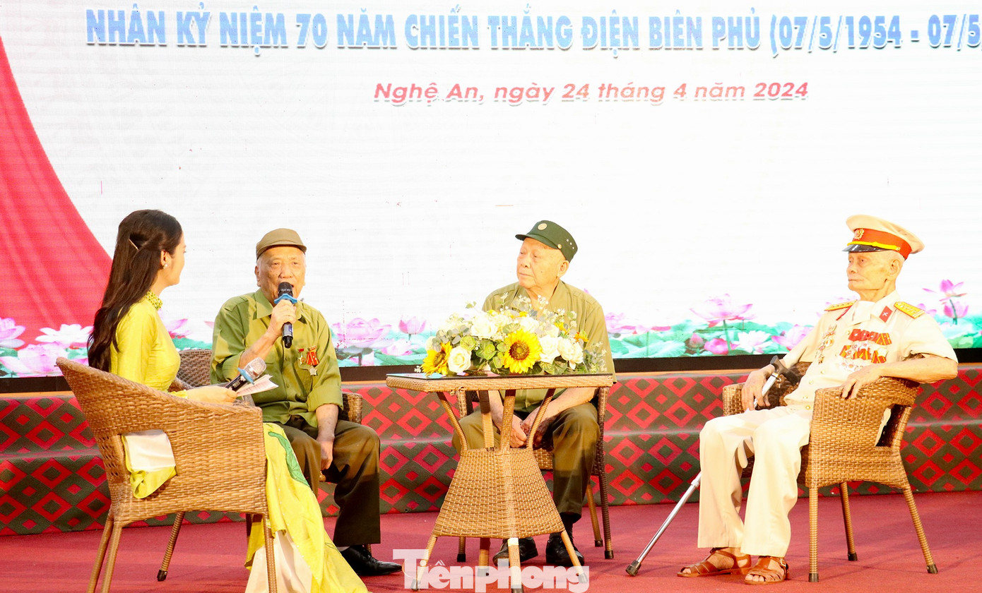 Giao lưu với các nhân chứng lịch sử trực tiếp tham gia chiến dịch Điện Biên Phủ