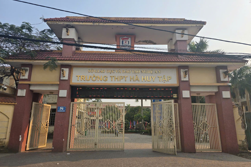 Trường THPT Hà Huy Tập Trường THPT Hà Huy Tập