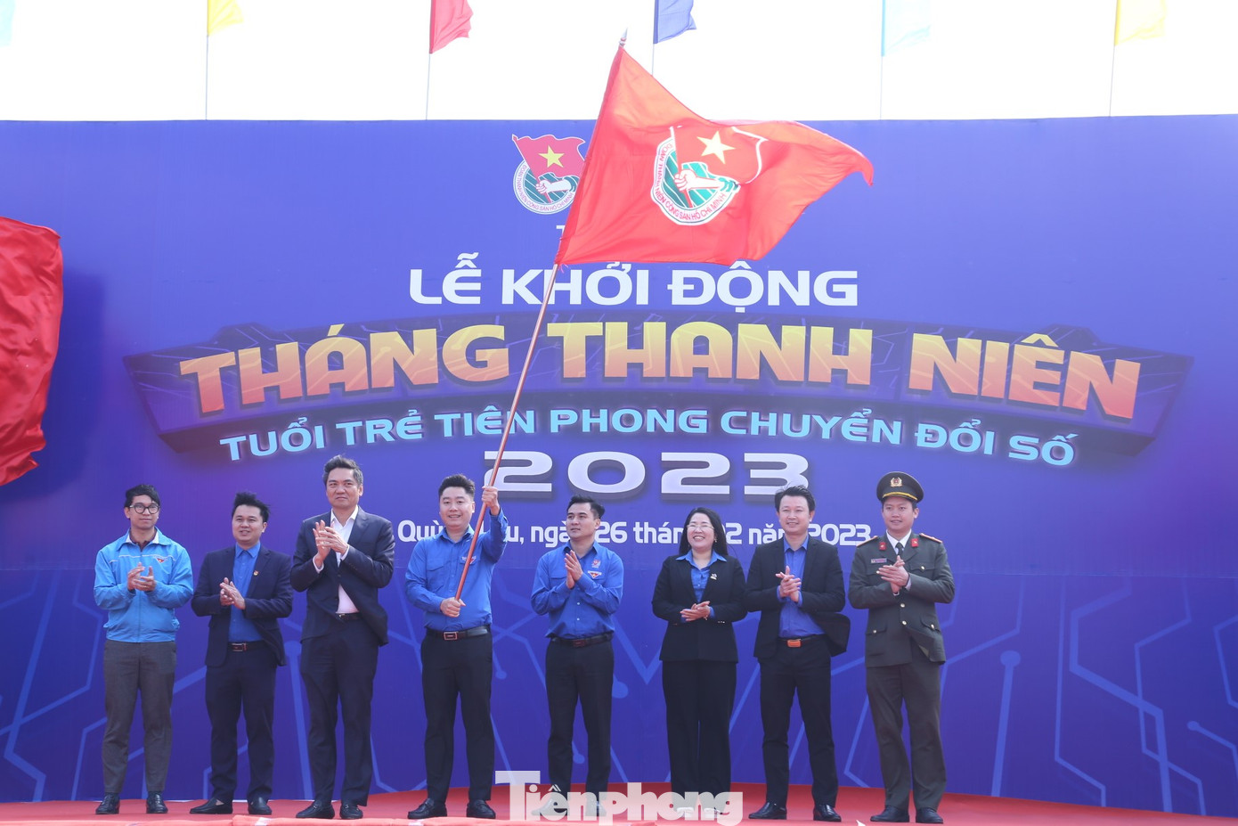 Các đại biểu thực hiện nghi thức khởi động Tháng Thanh niên 2023