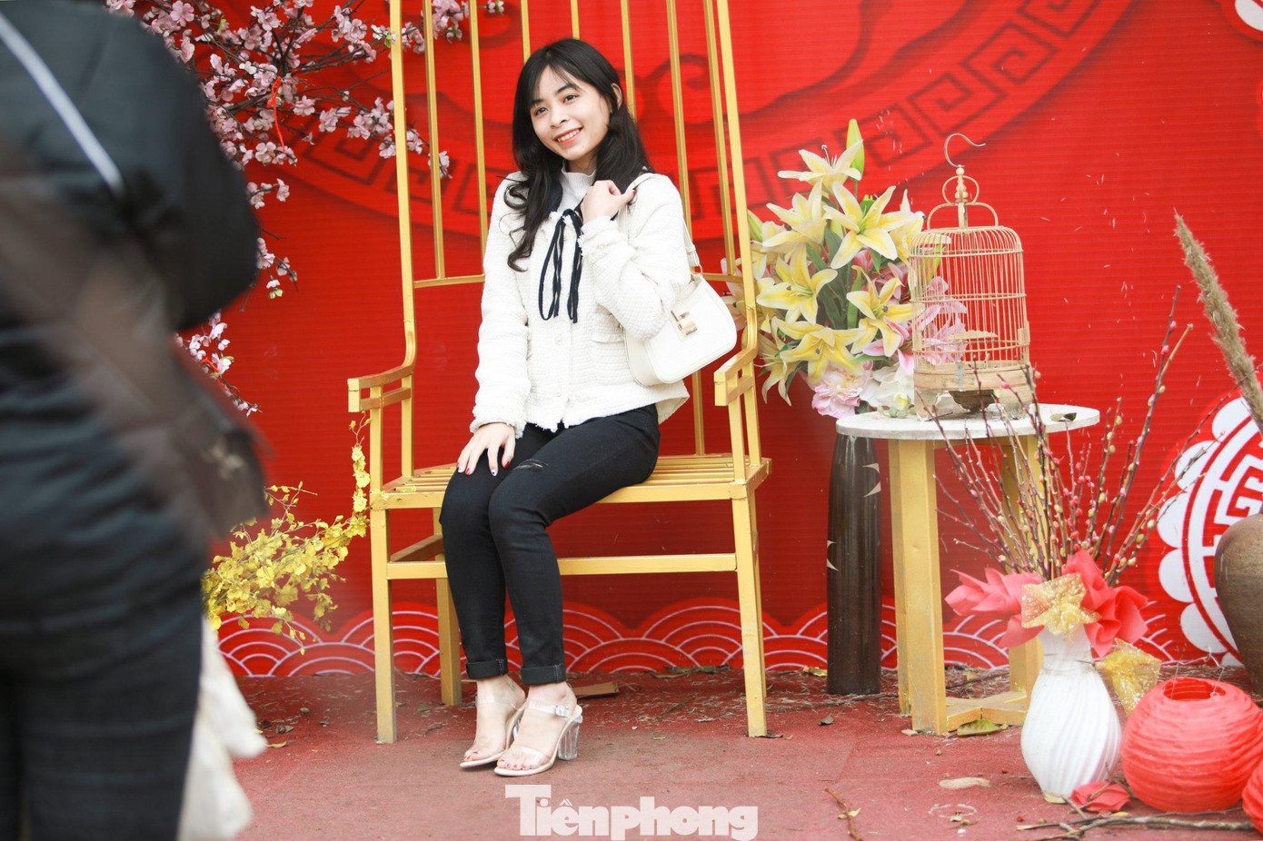 Bạn trẻ "check-in" tại chùa