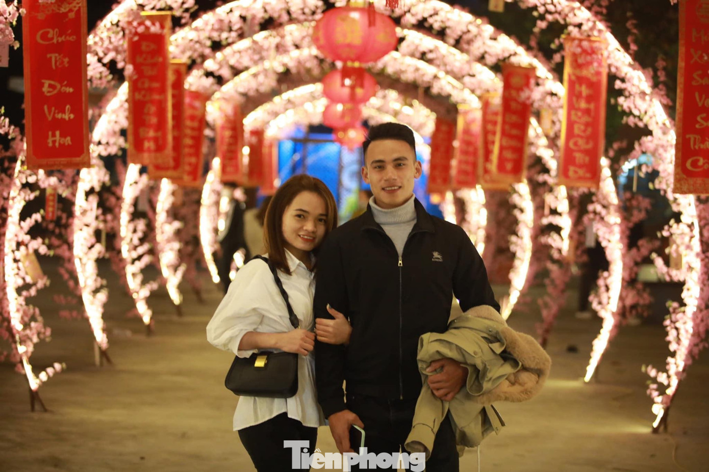 Về đêm, chùa Cổ Am thêm phần lung linh