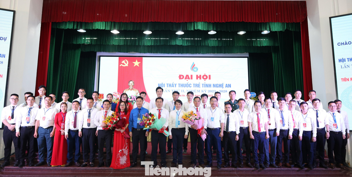 Ra mắt 47 anh, chị Ban Chấp hành Hội Thầy thuốc trẻ tỉnh Nghệ An khoá II, nhiệm kỳ 2023 - 2028 Ra mắt 47 anh, chị Ban Chấp hành Hội Thầy thuốc trẻ tỉnh Nghệ An khoá II, nhiệm kỳ 2023 - 2028