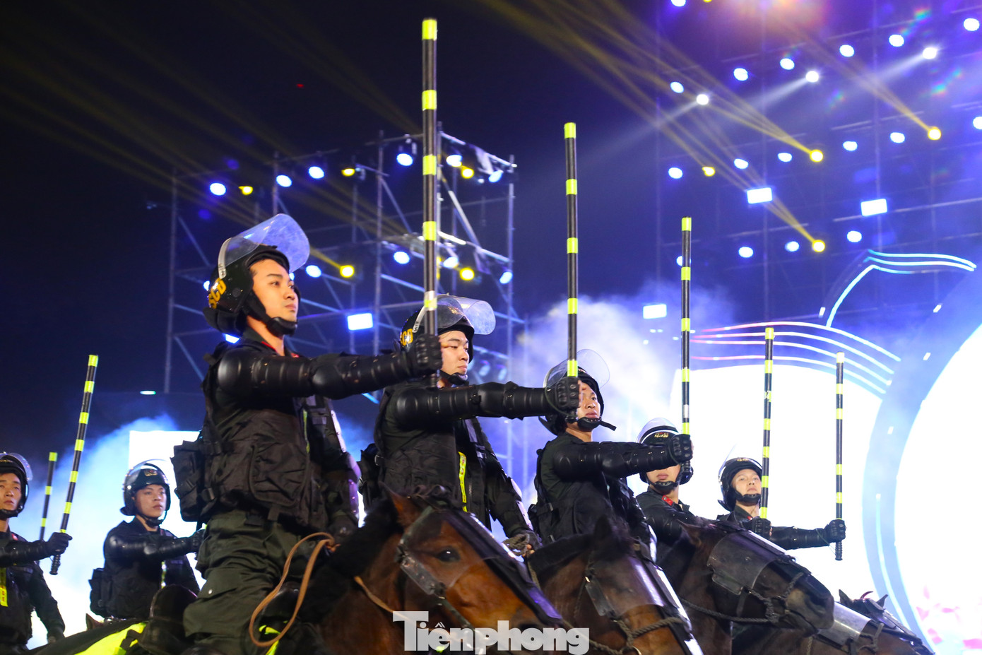 Giống ngựa được lựa chọn làm kỵ binh có sức khỏe tốt, khả năng thích nghi cao với điều kiện khắc nghiệt, có thể tác chiến, vận chuyển vũ khí, quân trang, quân lương, cứu nạn cứu hộ ở các địa bàn địa hình phức tạp, vùng sâu vùng xa mà các phương tiện ô tô, xe máy, phương tiện đặc chủng không thể cơ động được; tổ chức tuần tra kiểm soát để đảm bảo an ninh, trật tự tại các thành phố, điểm du lịch,… Trải qua hơn 4 năm thuần phục và huấn luyện, từ những con ngựa hoang dã đã trở thành ngựa nghiệp vụ, có tính kỷ luật, dưới sự điểu khiển của cán bộ, chiến sỹ thực hiện nhuần nhuyễn động tác, kỹ năng phục vụ công tác tấn công trấn áp các loại tội phạm.