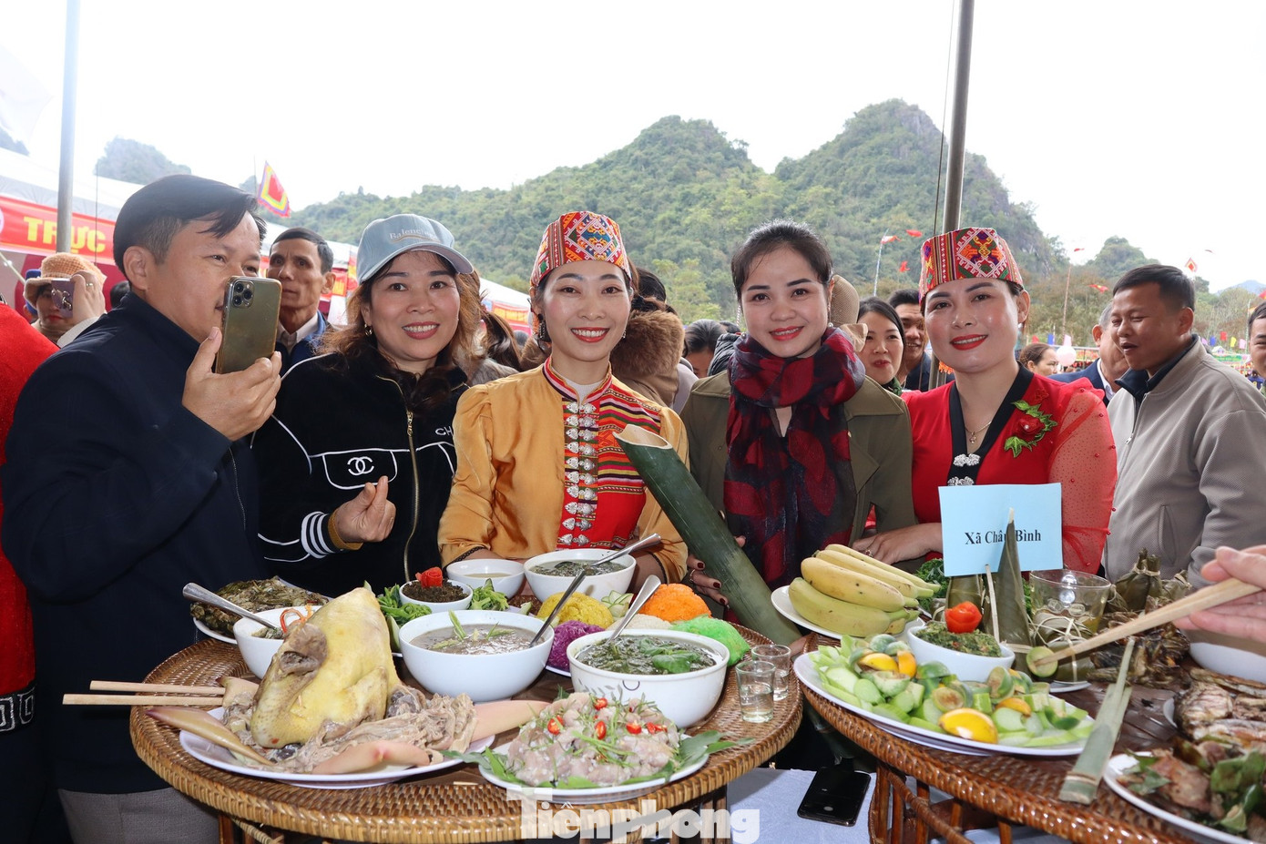 Ở phần thi ẩm thực, mâm dự thi phong phú các món ăn đặc sản của người Thái thơm ngon, được trình bày đẹp mắt.