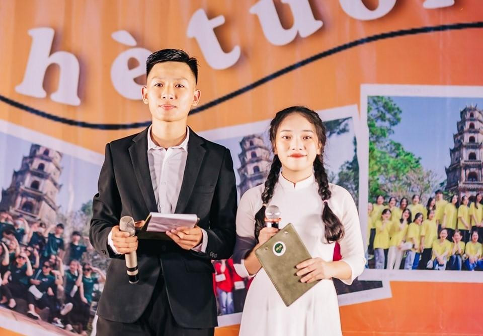 Ngoài học tập xuất sắc, Giang còn năng nổ, nhiệt huyết trong các hoạt động đoàn đội. Ngoài học tập xuất sắc, Giang còn năng nổ, nhiệt huyết trong các hoạt động đoàn đội.