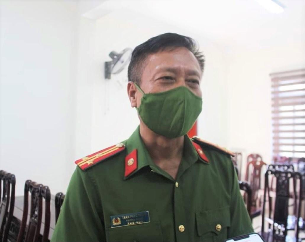 Thượng tá Trần Phúc Thịnh, Trưởng phòng Cảnh sát môi trường Công an tỉnh Nghệ An kể về quá trình thu giữ 17 con hổ nuôi nhốt trái phép ở xã Đô Thành, huyện Yên Thành. Thượng tá Trần Phúc Thịnh, Trưởng phòng Cảnh sát môi trường Công an tỉnh Nghệ An kể về quá trình thu giữ 17 con hổ nuôi nhốt trái phép ở xã Đô Thành, huyện Yên Thành.