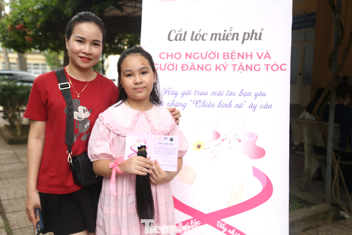 Niềm vui sau khi hiến tóc.