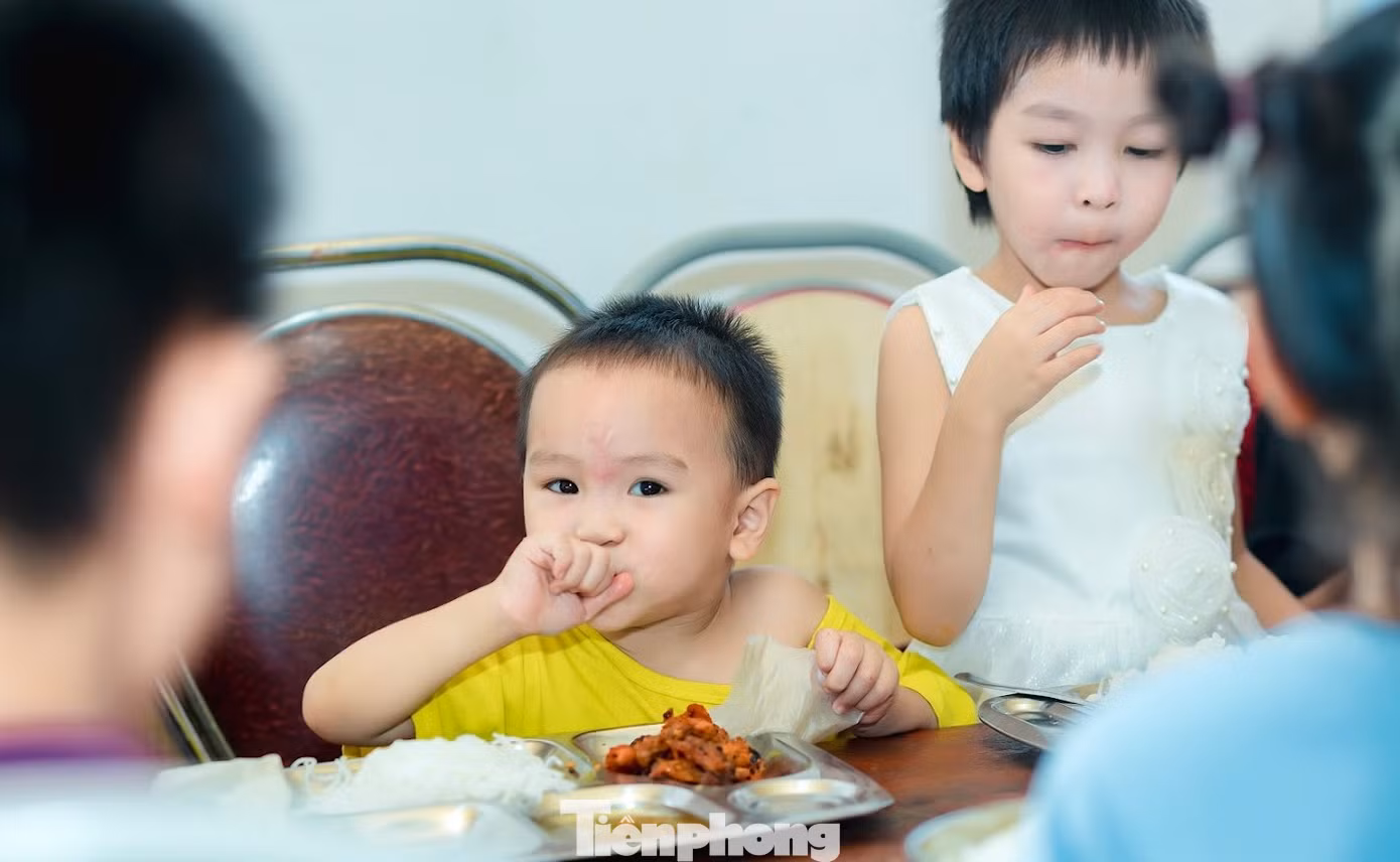 Các em nhỏ ở trung tâm đều mồ côi, lang thang cơ nhỡ.