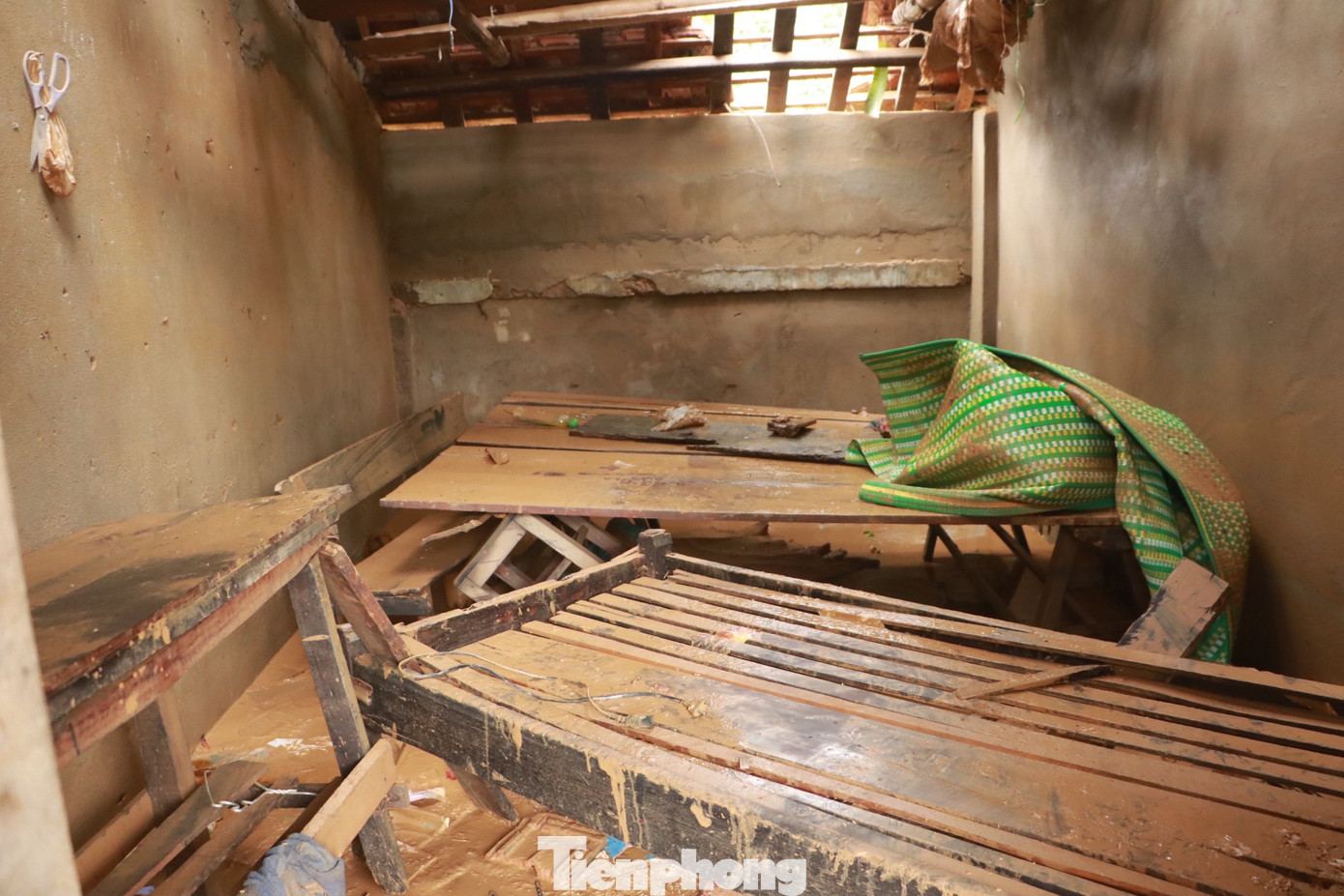 Bên trong các phòng trọ tan hoang. Bên trong các phòng trọ tan hoang.