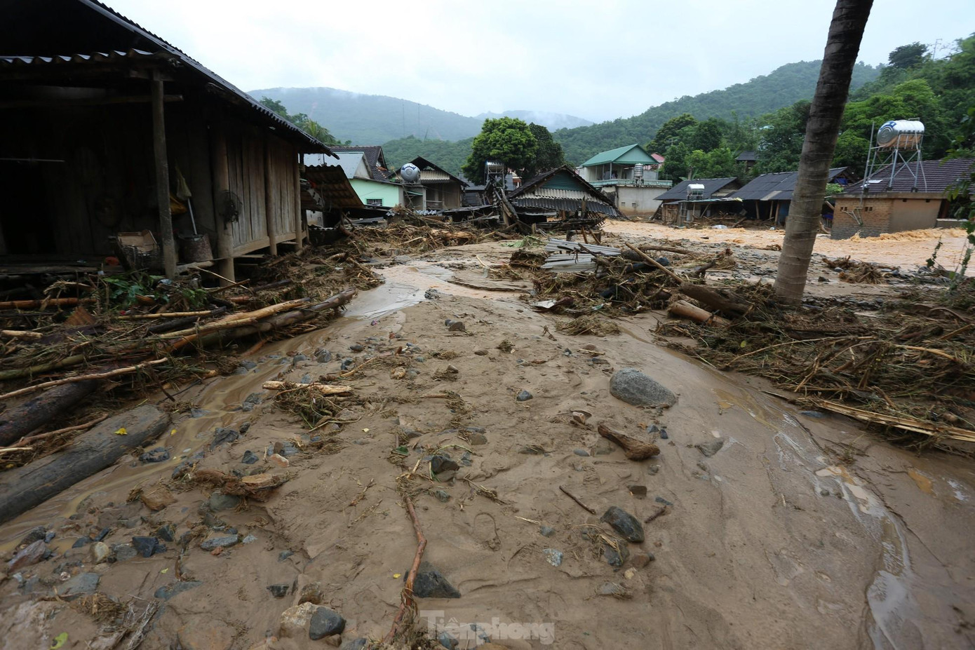 Bản làng tan hoang sau trận lũ quét Bản làng tan hoang sau trận lũ quét