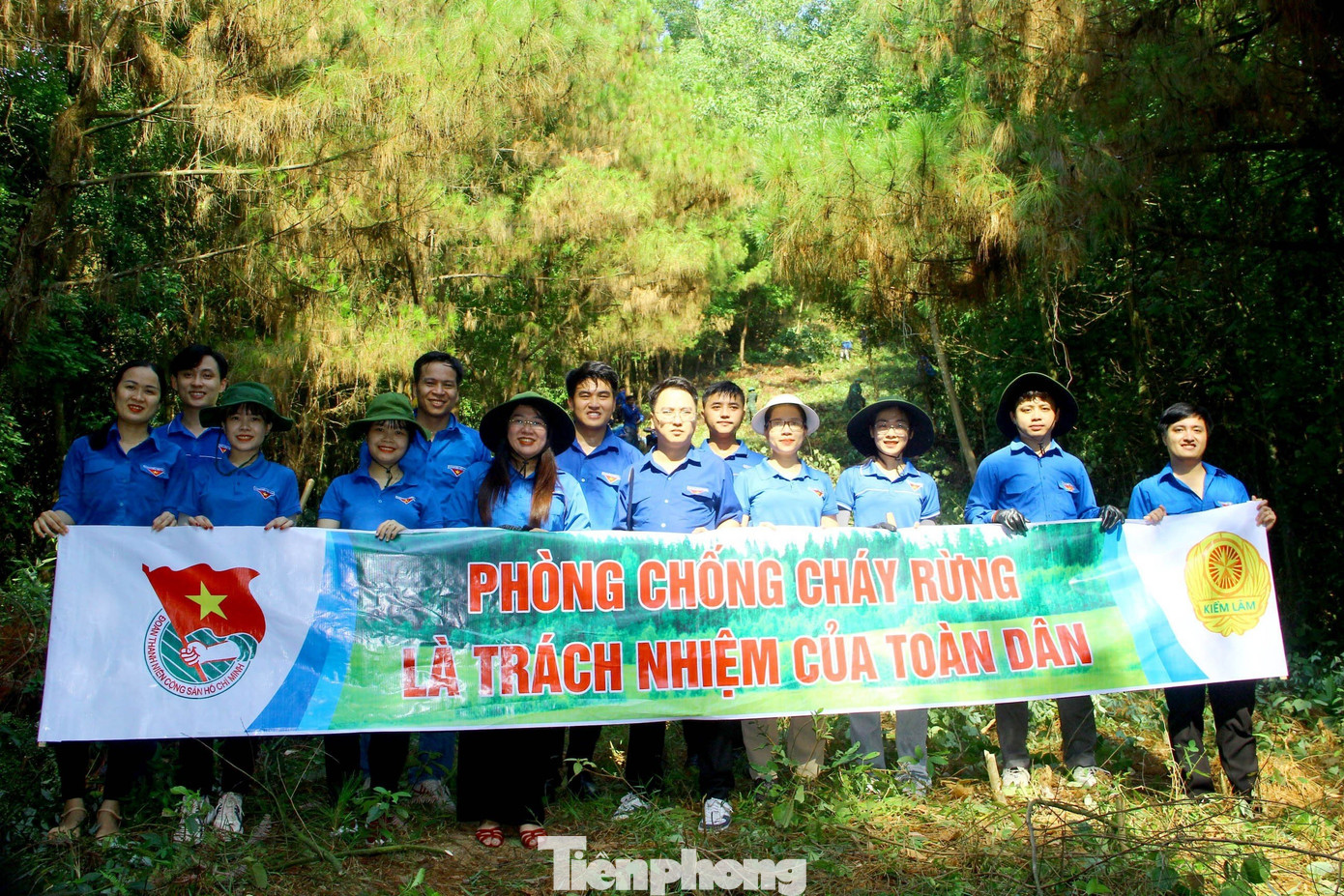 Thực hiện chương trình công tác Đoàn và phong trào thanh thiếu nhi năm 2023; nhằm phát huy có hiệu quả tinh thần xung kích, tình nguyện; giáo dục ý thức và nhận thức cho đoàn viên thanh niên trong việc tham gia bảo vệ và phòng cháy, chữa cháy rừng, sáng 9/7, Ban Thường vụ Tỉnh Đoàn Nghệ An phối hợp với Chi cục Kiểm lâm tỉnh Nghệ An và các đơn vị liên quan tổ chức hoạt động cao điểm phòng cháy, chữa cháy rừng và phát quang, thu gom thực bì đợt 1 - năm 2023.