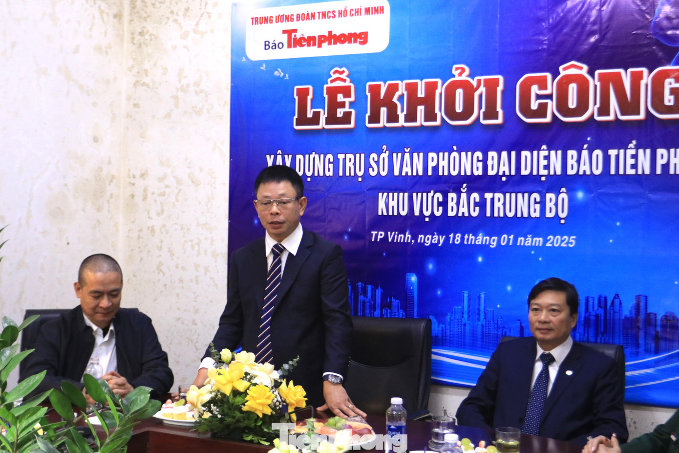 Nhà báo Phùng Công Sưởng - Tổng biên tập báo Tiền Phong phát biểu tại lễ khởi công