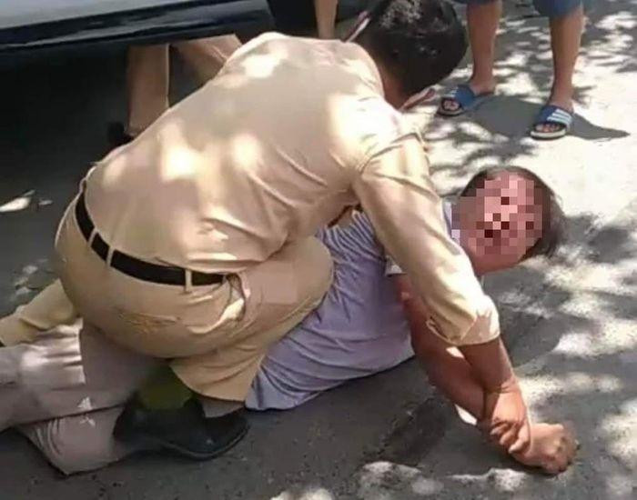 Nam tài xế chống đối bị CSGT khống chế