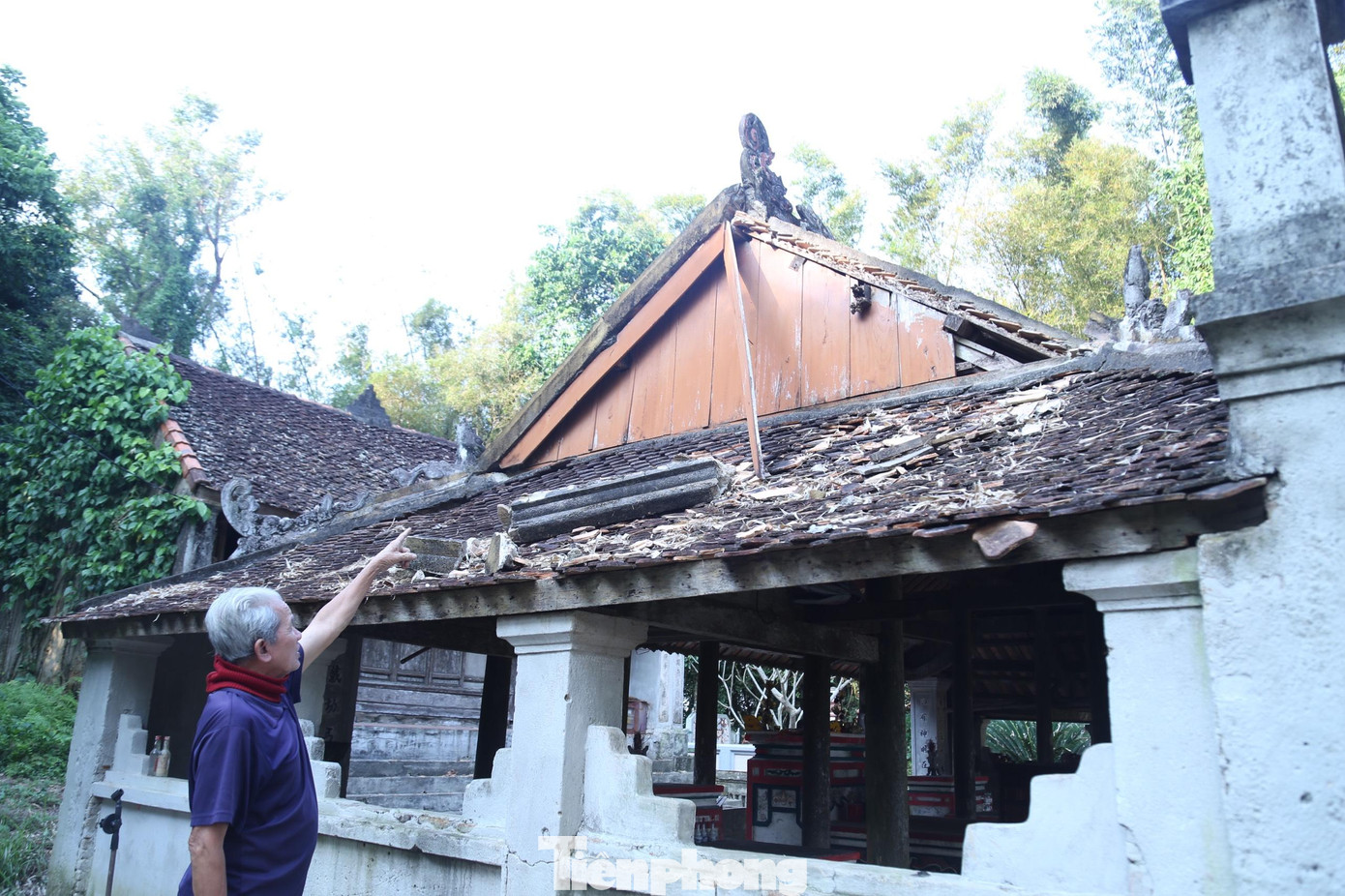 Ông Phạm Văn Lục (SN 1944), người trông coi đền cho biết, đền Rậm được xây dựng vào năm 1831, hoàn thành vào năm 1832. Đền Rậm không chỉ là chốn linh thiêng, nơi người dân khắp nơi về thắp hương chiêm bái mà còn là công trình kiến trúc nghệ thuật đặc sắc hiếm có. Năm 2008, đền Rậm được công nhận là di tích lịch sử kiến trúc, nghệ thuật quốc gia.