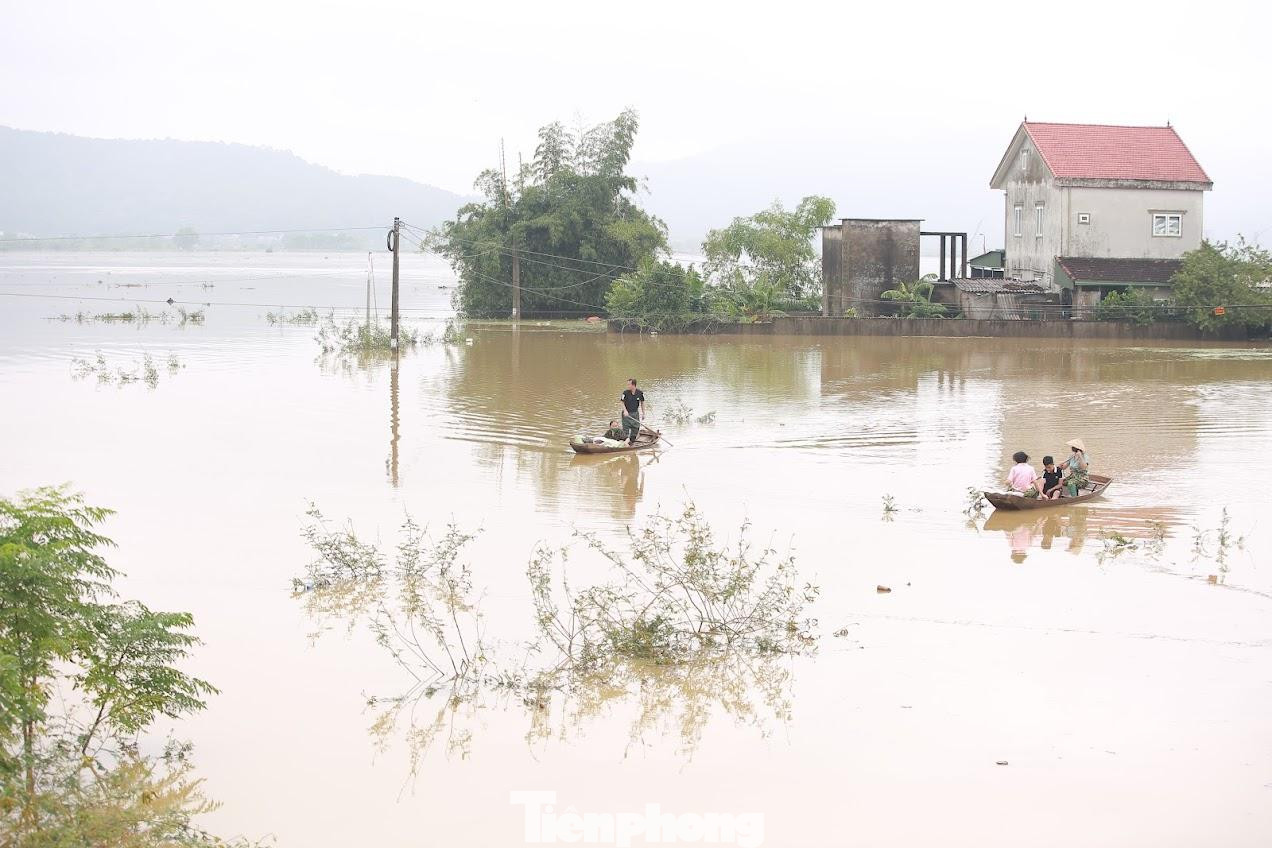 Toàn tỉnh có 71 vị trí sạt lở, trong đó có 9 điểm sạt lở ách tắc giao thông. 36 cột điện hạ thế bị đổ. 4,963m tường rào bị đổ. 4 công trình khác bị hư hỏng.