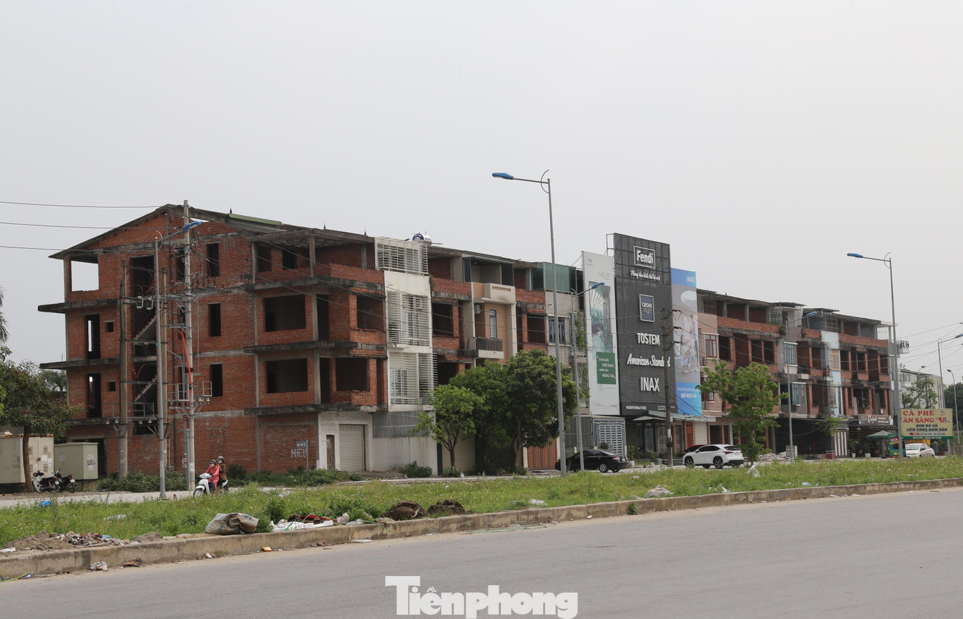 Dự án khu đô thị Tây đại lộ V.I.Lê Nin tại xã Nghi Phú, thành phố Vinh, Nghệ An, có vị trí tiếp giáp với 2 trục đường lớn nhất trên địa bàn TP Vinh là đại lộ Lê Nin và đường 72m.