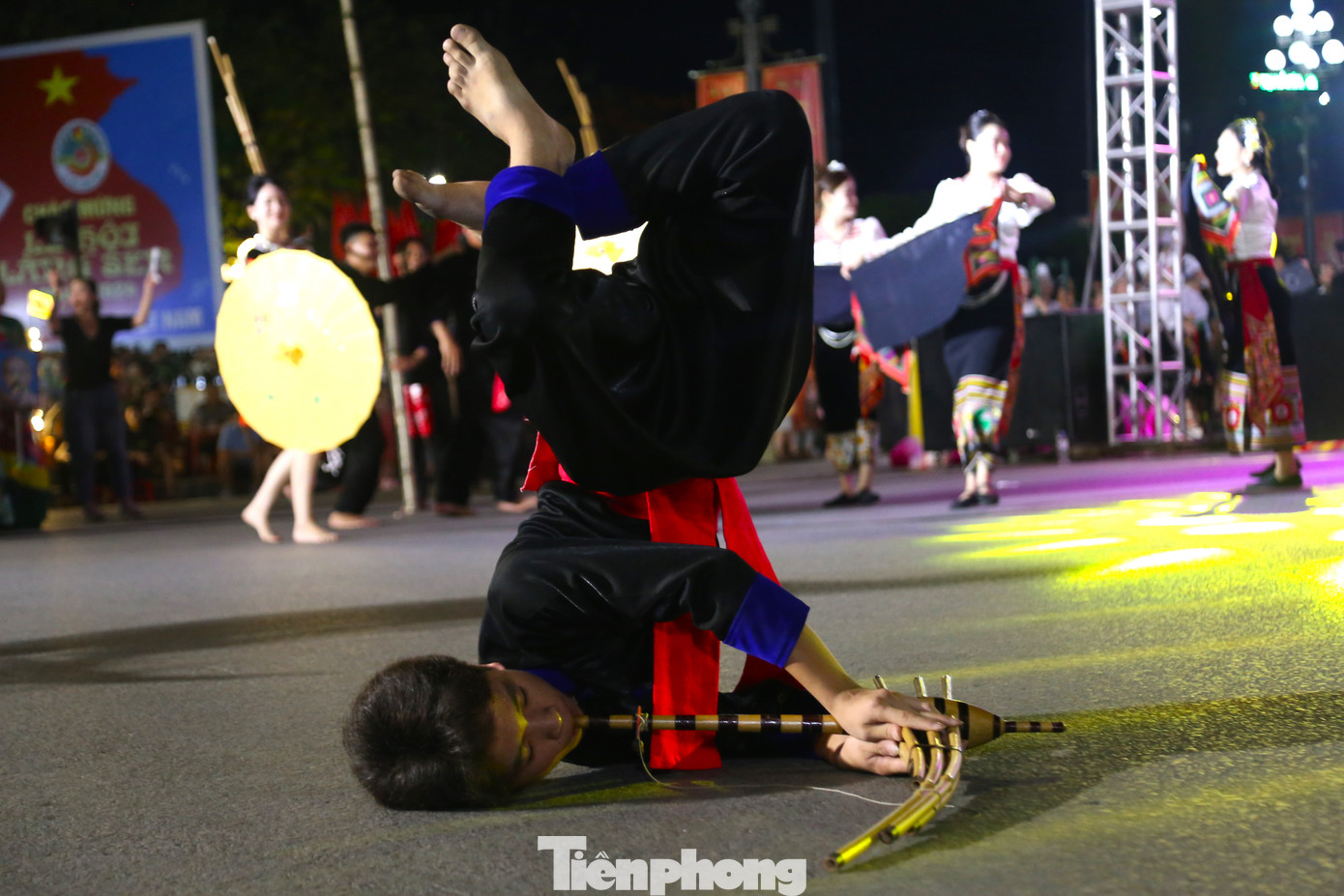 Tiết mục sáo Mông.