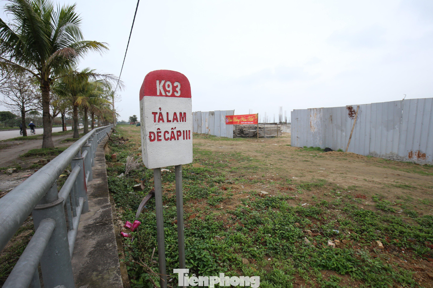 Dự án quần thể khu vui chơi, giải trí và du lịch ven sông Lam vi phạm Luật Đê điều. Dự án quần thể khu vui chơi, giải trí và du lịch ven sông Lam vi phạm Luật Đê điều.
