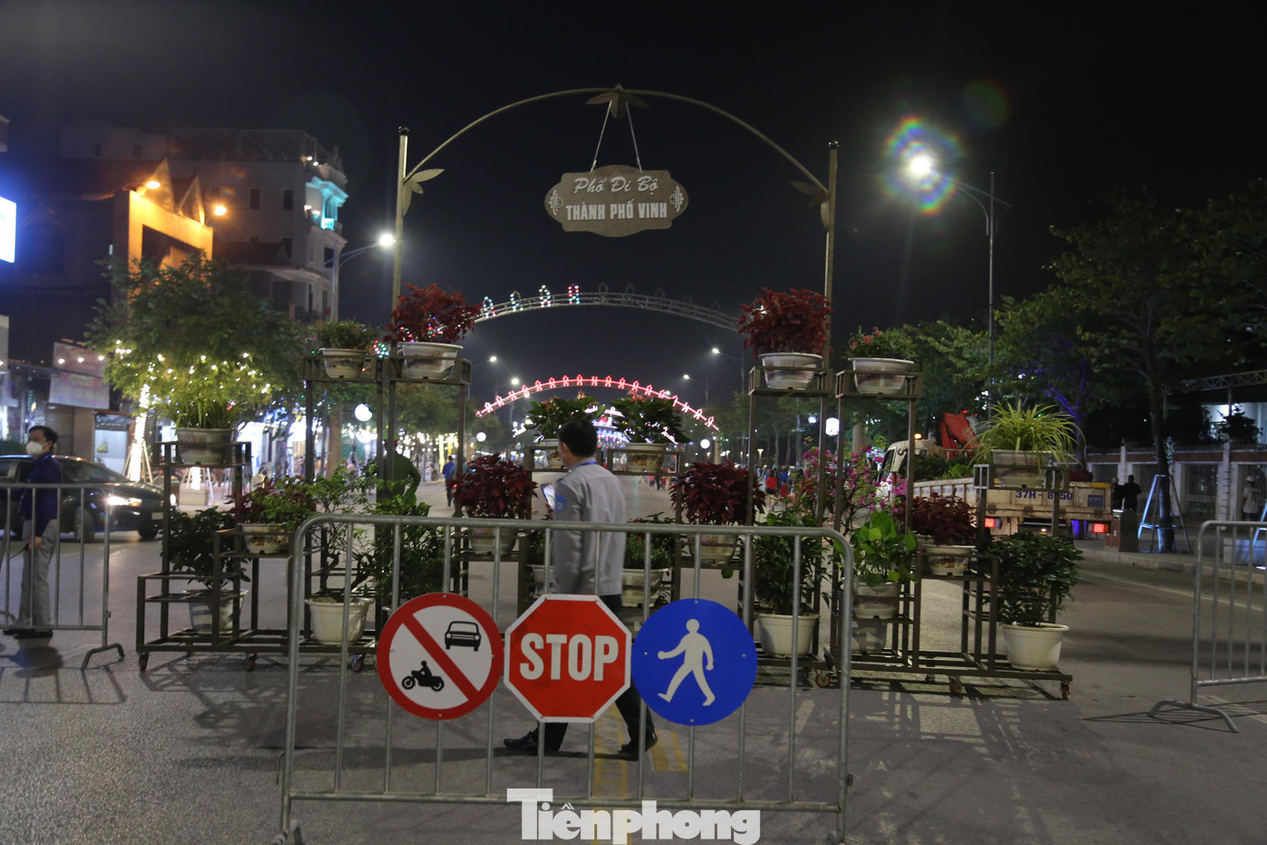 Phố đi bộ đầu tiên ở TP Vinh dài khoảng 1,5km, trong đó gồm 3 đoạn đường Hồ Tùng Mậu (từ Cầu Nại đến điểm đầu đường Nguyễn Trung Ngạn) dài 430m; đoạn Nguyễn Văn Cừ (điểm đầu giao với đường Hồ Tùng Mậu, điểm cuối giao đường Lê Hồng Phong) dài 500m. Phần còn lại là đoạn đường Nguyễn Trung Ngạn (từ đầu ngõ số 2 đến điểm giao đường Nguyễn Văn Cừ) và đoạn Nguyễn Tài (điểm giao đường Hồ Tùng Mậu đến điểm giao đường Nguyễn Văn Cừ).